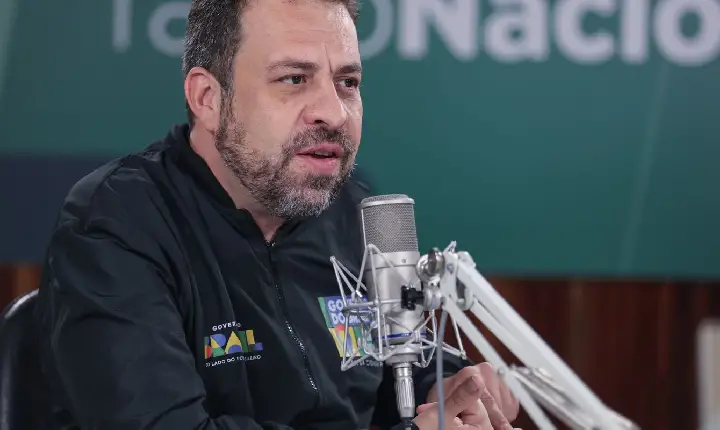 Acabar com a escala 6x1 é prioridade do governo, afirma Boulos
