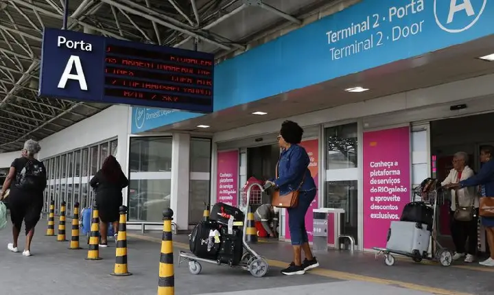 Aéreas flexibilizam remarcação de voos para RJ após operação policial