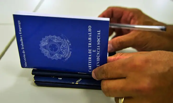 Ampliação do número de carteiras assinadas é sustentado, diz IBGE