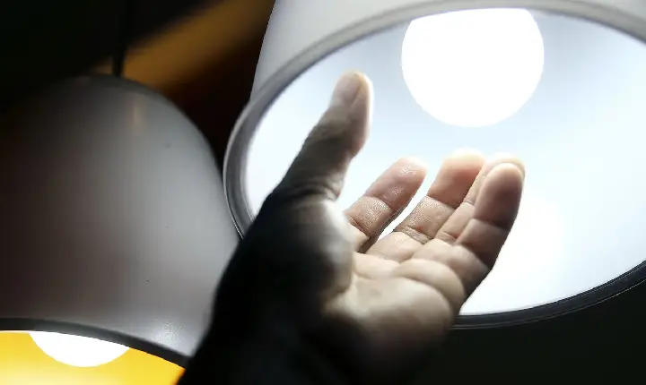 Aneel aprova R$ 5,5 bi para reduzir conta de luz em 22 distribuidoras