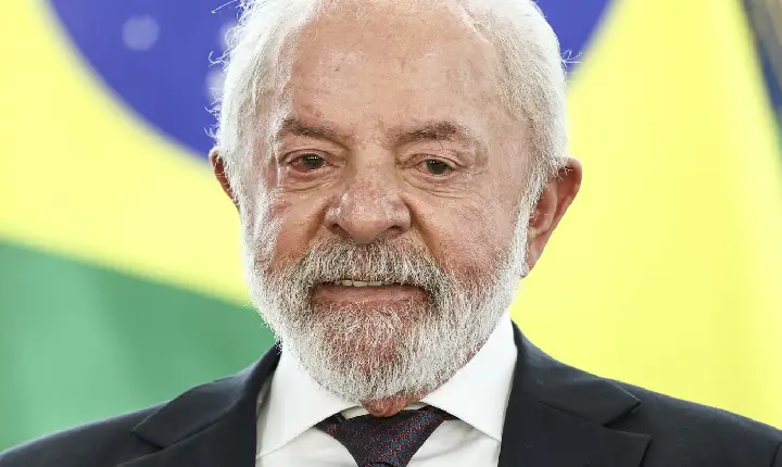 Antes de viagem ao Panamá, Lula conversa com presidente Mulino