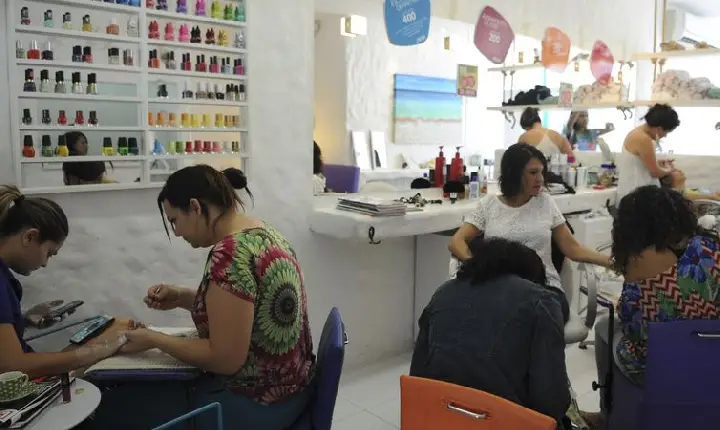 Anvisa proíbe duas substâncias utilizadas em unhas em gel