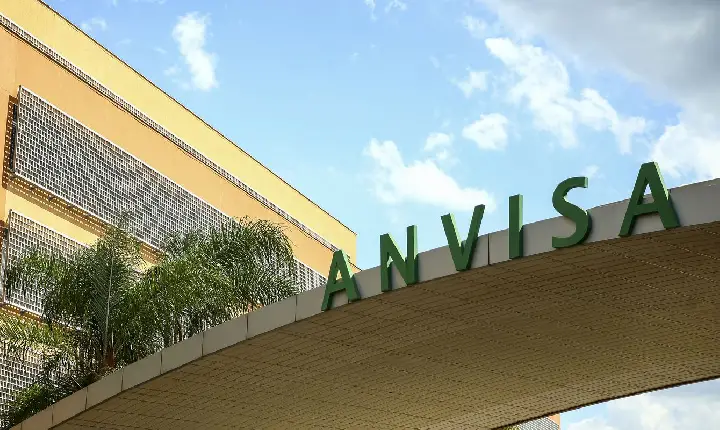 Anvisa proíbe plataforma de consulta online e entrega de medicamento