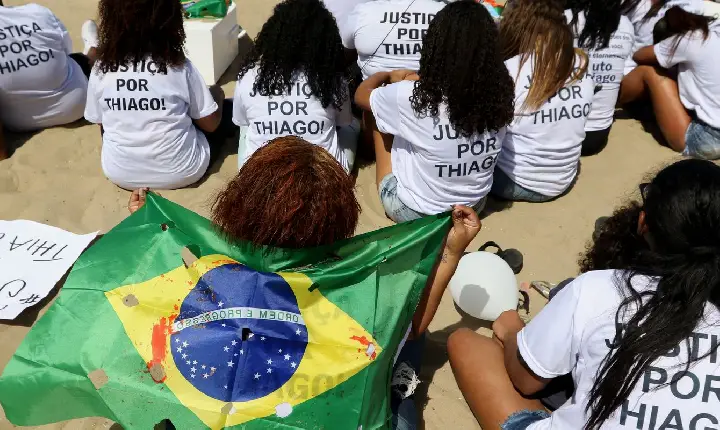 Ato no Rio pede justiça pela morte de Thiago Menezes Flausino
