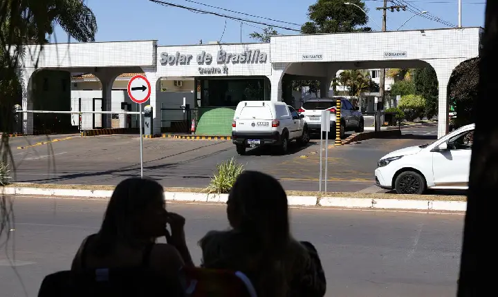 Bolsonaro tem 24h para explicar fala de Eduardo sobre acesso a vídeo