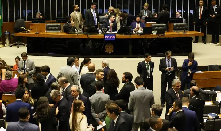 Câmara aprova ampliação gradual da licença-paternidade