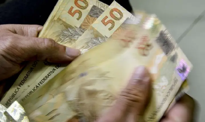 Câmara aprova MP que define salário mínimo em R$ 1.212