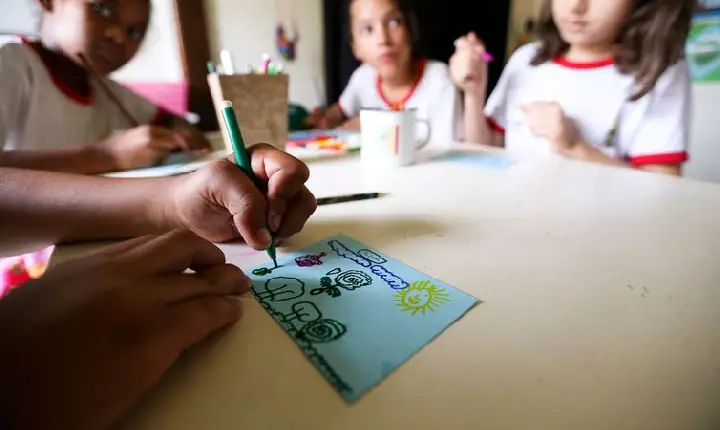 Câmara aprova MP que regulamenta ensino domiciliar