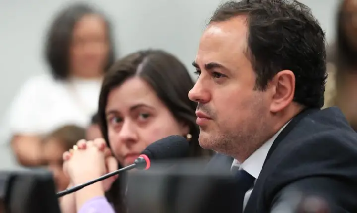 Câmara decide suspender Glauber Braga por 6 meses