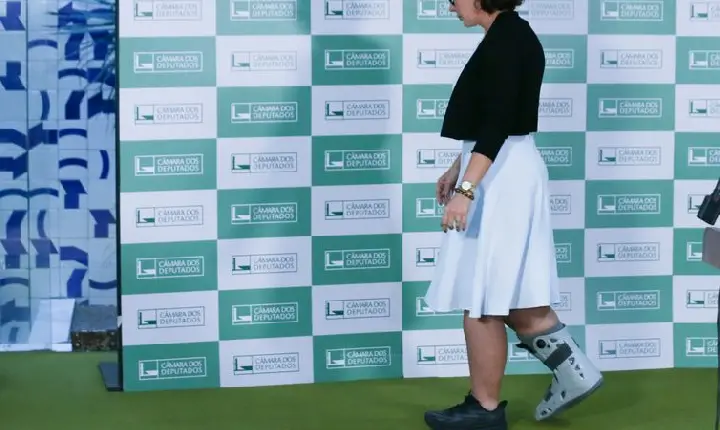 Câmara rejeita cassação da deputada Carla Zambelli