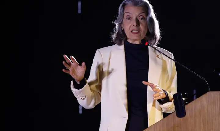 Carmén Lúcia: 