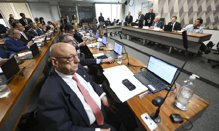 CCJ do Senado aprova PL da Dosimetria e plenário pode votar ainda hoje