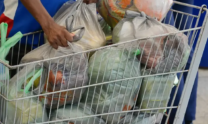 Cesta básica cai em todas as capitais do país no 2º semestre de 2025