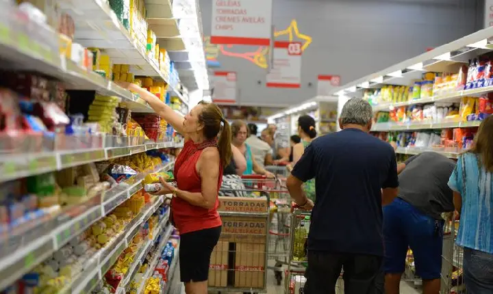 Cesta básica fica mais cara em 17 capitais em dezembro