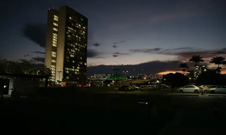 Congresso promulga emenda da idade limite para nomeação de magistrados