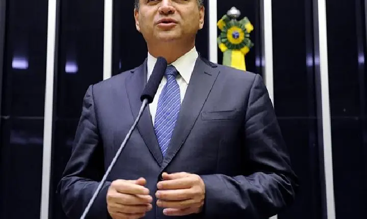 Conselho de Ética arquiva processo contra Ricardo Barros sobre compra de vacinas