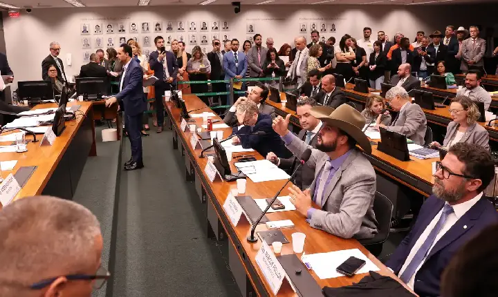 Conselho de Ética suspende três deputados por motim na Câmara