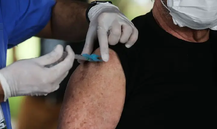 Covid-19: DF amplia quarta dose para idosos a partir dos 60 anos