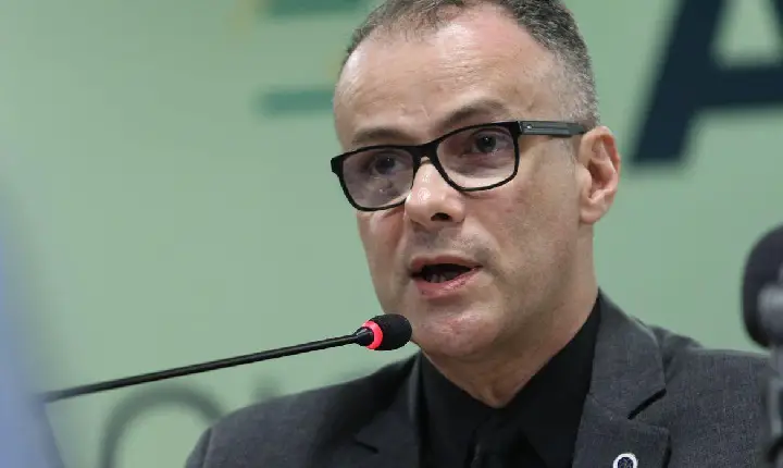 Covid-19: presidente da Anvisa pede que a população tome a segunda dose da vacina