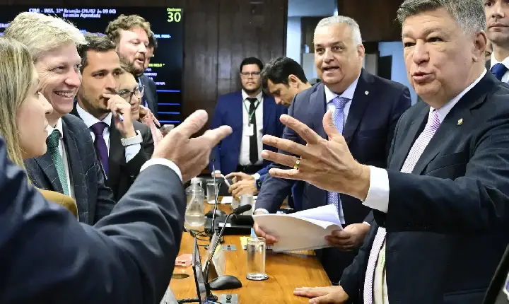CPMI do INSS aprova quebra de sigilo de Lulinha e convoca André Moura 