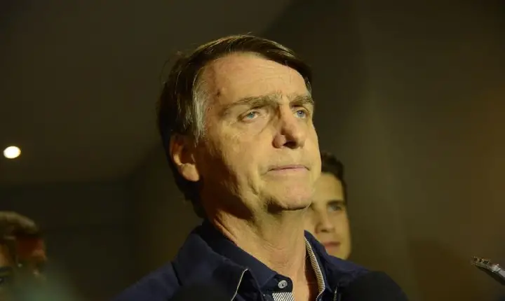 Defesa diz que Bolsonaro não usou celular durante visita de Nikolas 