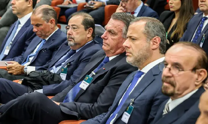 Defesas de Bolsonaro e de outros réus contestam execução das penas 