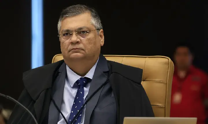 Dino proíbe novas leis que garantam 