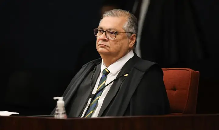 Dino suspende trecho de PL que libera emendas do orçamento secreto