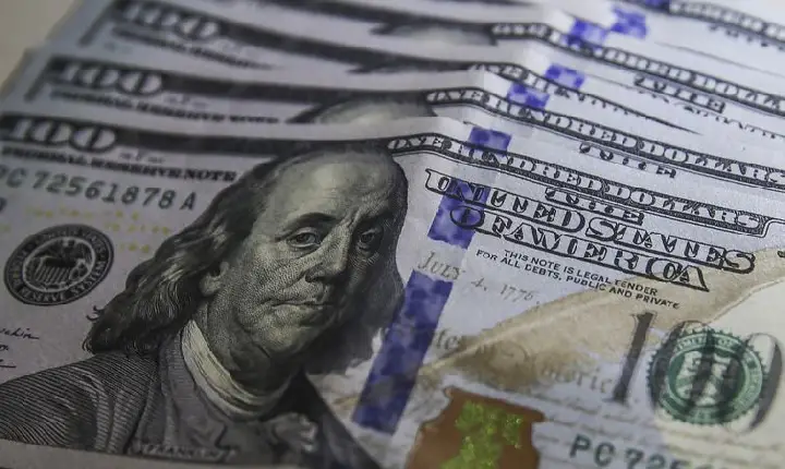 Dólar aproxima-se de R$ 4,80, apesar de bom humor externo