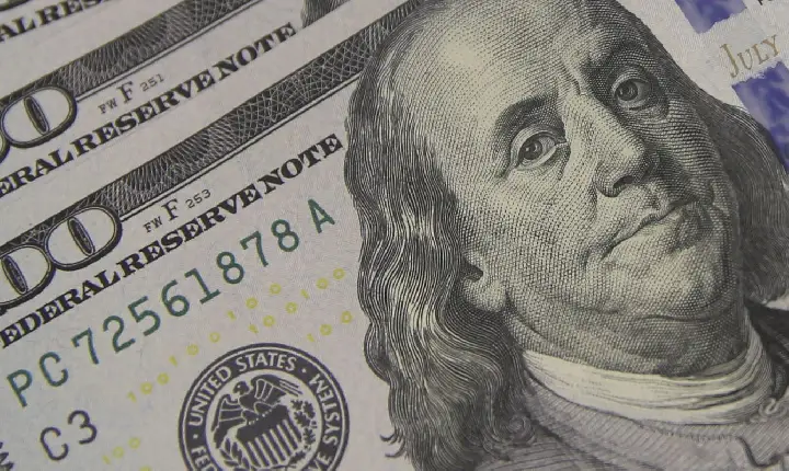Dólar cai para R$ 5,19 e continua no menor valor em 20 meses