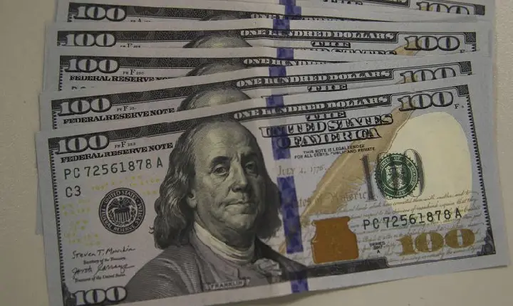 Dólar sobe para R$ 4,87 após anúncio da PEC dos Combustíveis