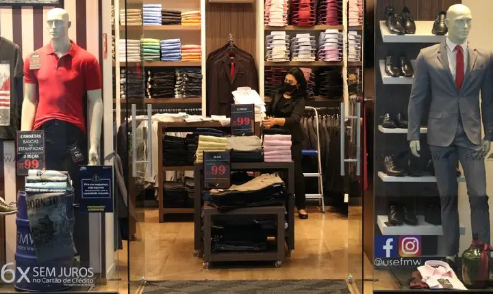 Entenda os direitos do consumidor para trocas de presentes de Natal