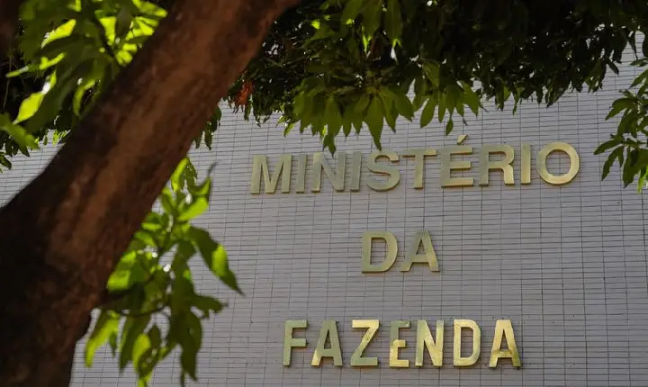 Estatais federais em dificuldade poderão pedir aportes da União