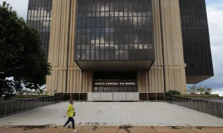 Estimativas do mercado para inflação e PIB permanecem estáveis