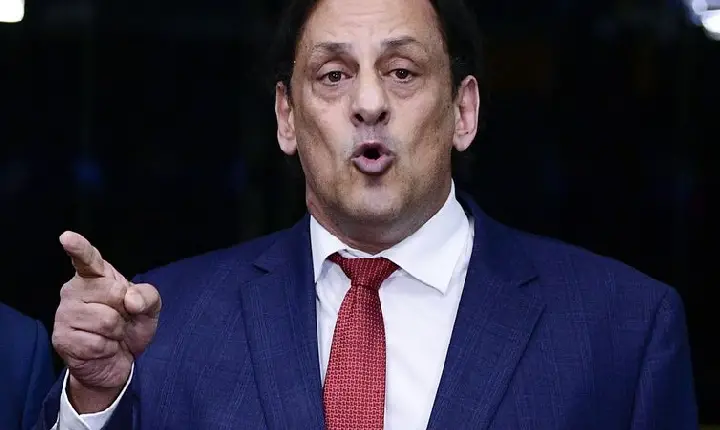 Ex-advogado de Bolsonaro é condenado por injúria racial
