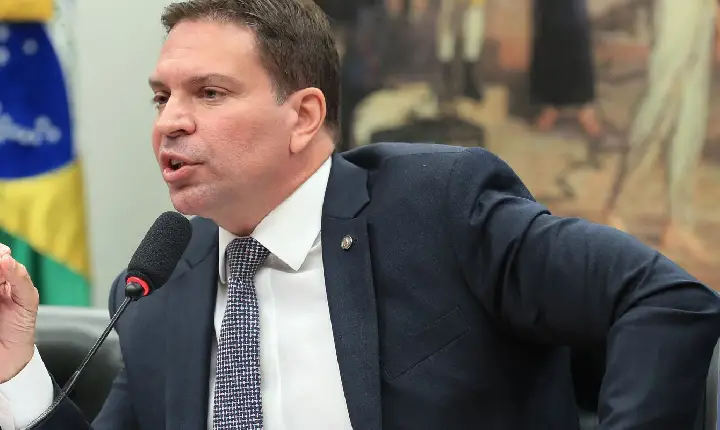 Governo brasileiro entrega pedido de extradição de Ramagem aos EUA