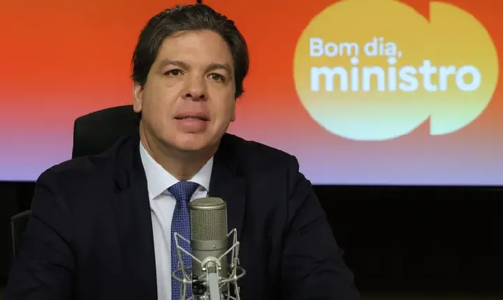Governo diz que conectará 100% das escolas até fim de 2026