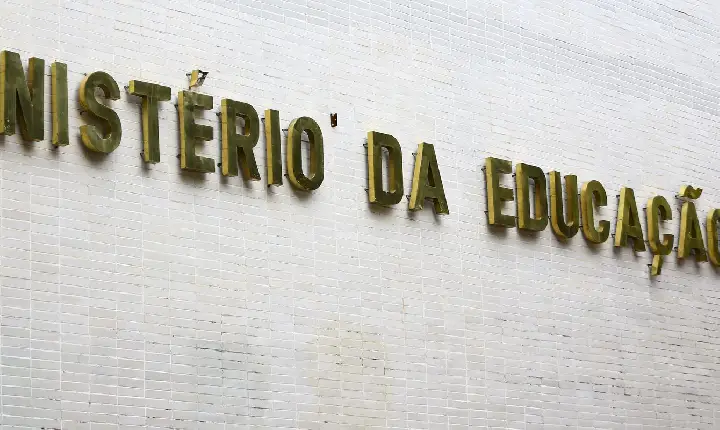Governo recompõe orçamento para educação e ciência 