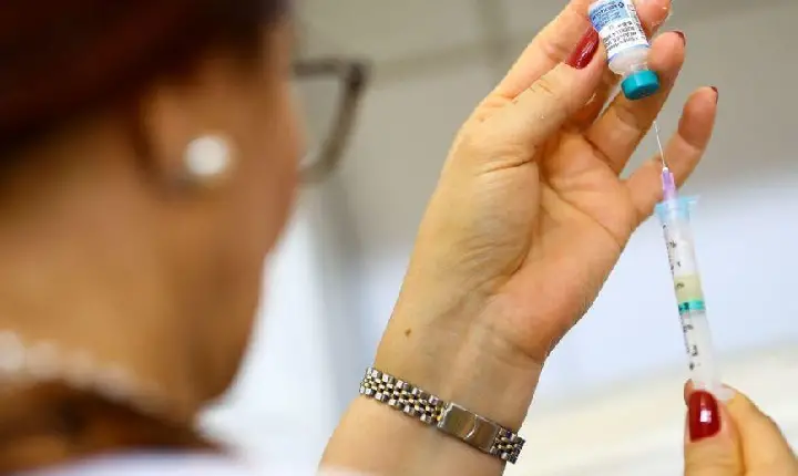 Imunização lenta leva mais de 2.400 cidades à busca por vacina