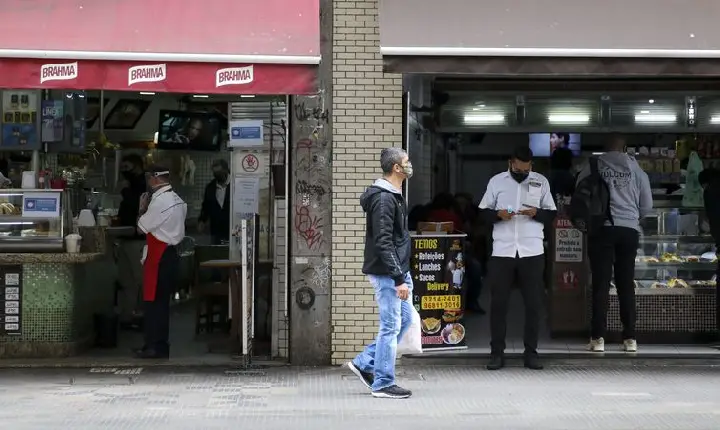 Índices de Confiança de Serviços e do Comércio sobem em maio, diz FGV