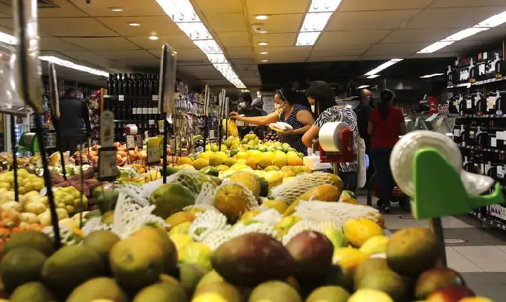 Inflação oficial fica em 1,06% em abril, diz IBGE