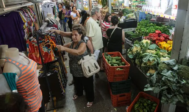INPC recua para 0,03% em outubro e acumula 4,49% em 12 meses
