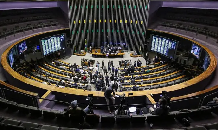Lindbergh propõe mudança em regra de cassação de mandato por faltas