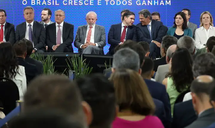 Lula cria comitê gestor e lança plataforma da reforma tributária