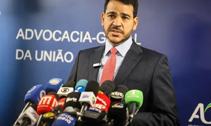 Lula indica Messias para vaga de Barroso no STF 