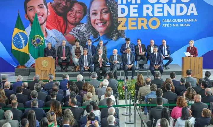 Lula sanciona isenção do IR para quem ganha até cinco salários mínimos