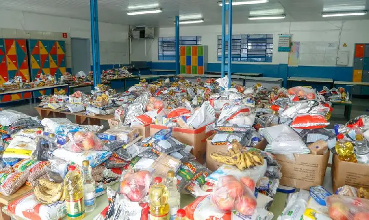 Maioria das escolas brasileiras distribuiu kit alimentação durante suspensão das aulas