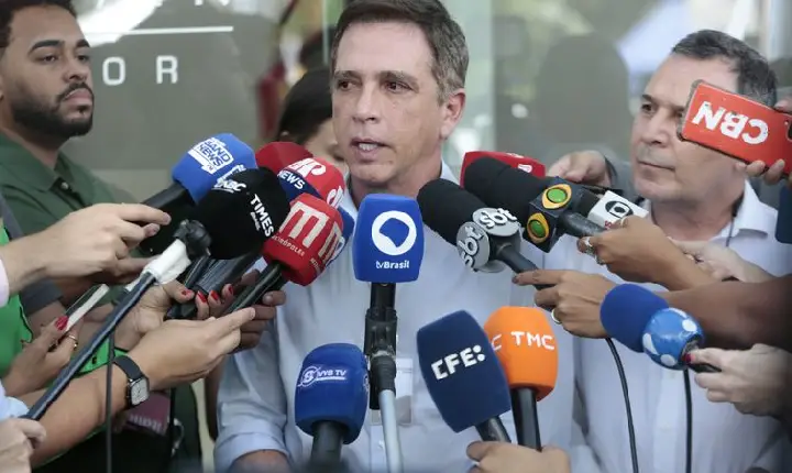 Médico de Bolsonaro confirma traumatismo craniano leve