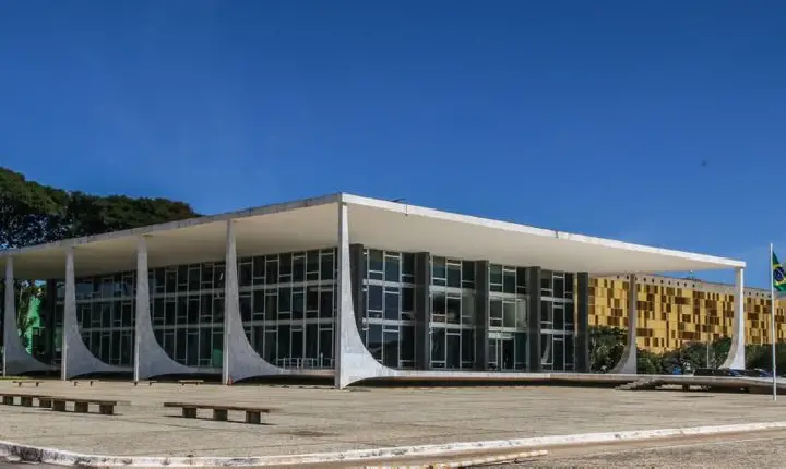 Mendonça vota para validar mínimo existencial em R$ 600
