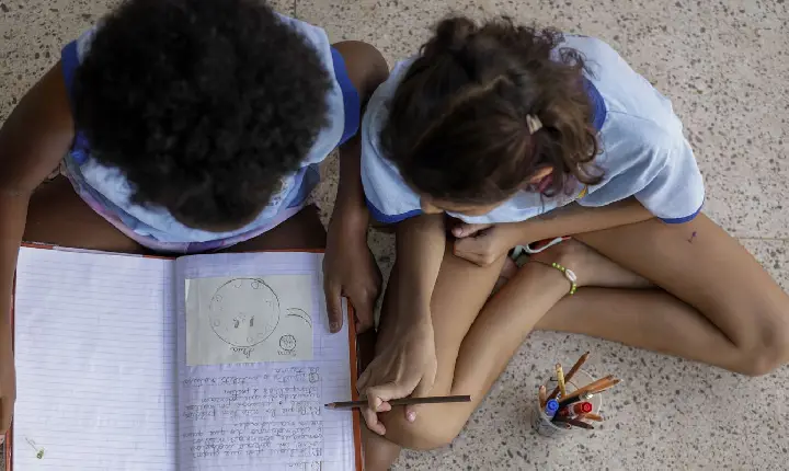 Metade dos estudantes não vê debate antirracista na escola, diz estudo